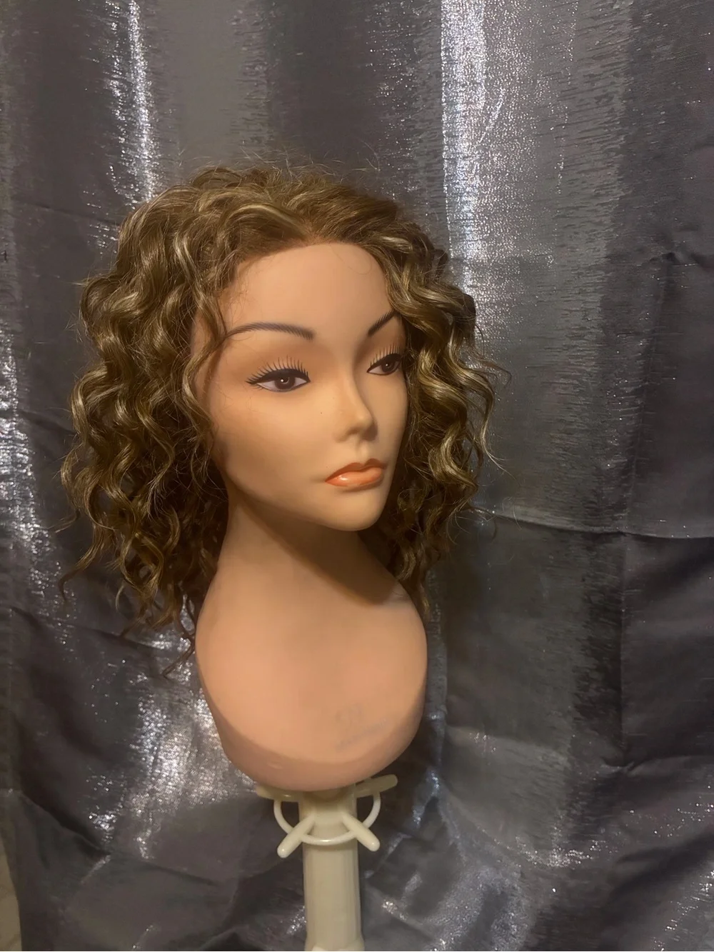 Stylish Short Wavy Human-Look Wig in Light Brown Highlights